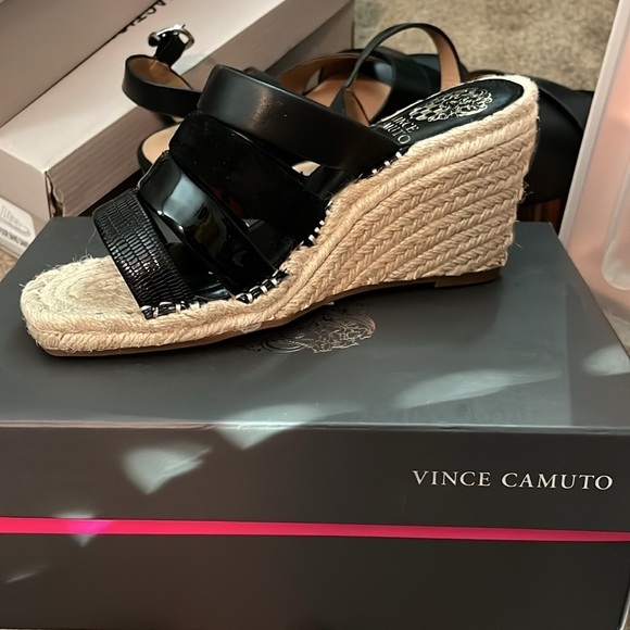 Vince Camuto Molisana Wedge - Picture 2 of 3